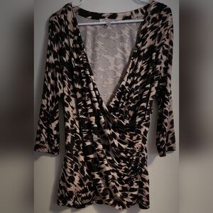 Larry Levine animal print blouse ft a draped, faux-wrap front 3/4 Sleeves, XL!